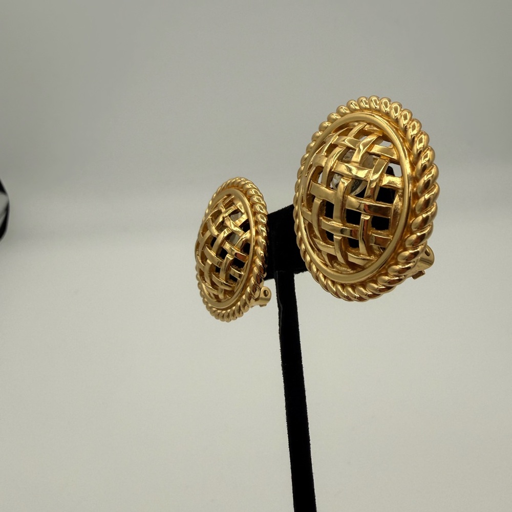 Christian Dior 1980s Vintage Large 3D Circle Openwork Mesh Statement Earrings - Picture 4 of 6